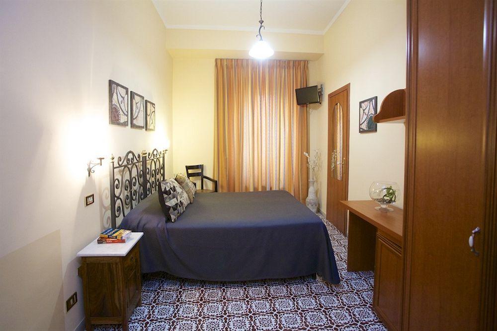 Nicolas Inn Ρώμη Εξωτερικό φωτογραφία